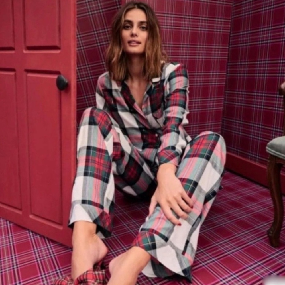 $10 Sale/Victoriaβs Secret Plaid Flannel PJ Set